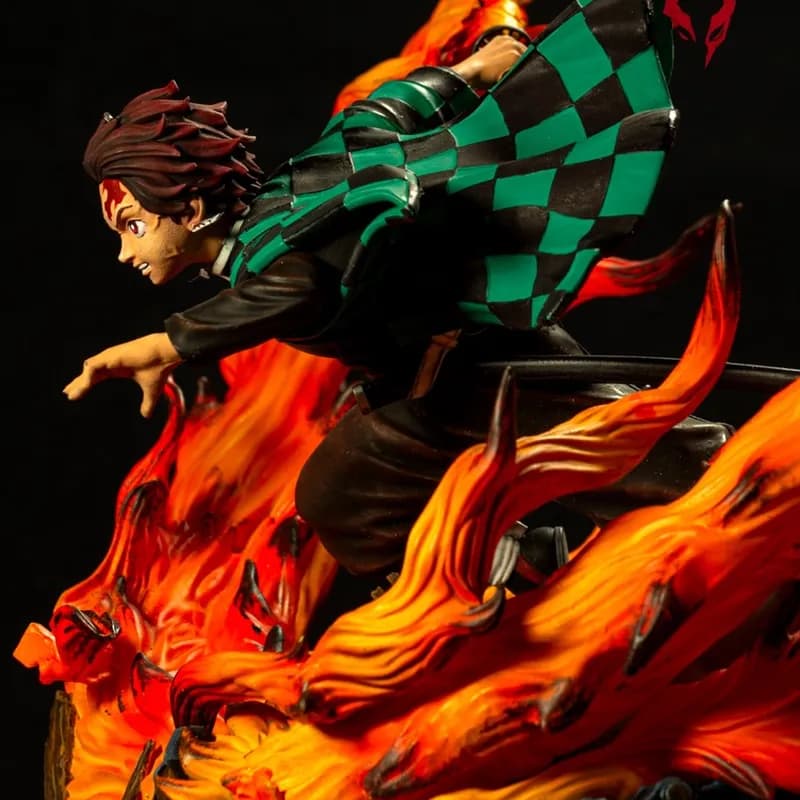 ColosoStudio en Instagram: Todo el mundo mira el fuego.